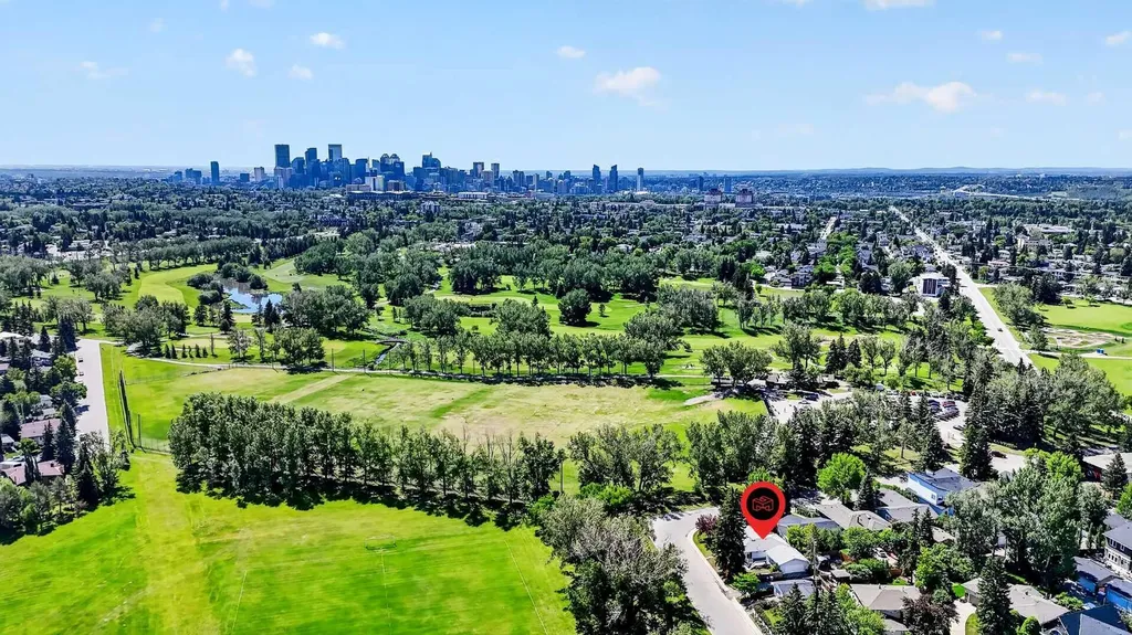 3227 Collingwood Drive NW Calgary AB T2L 0R7