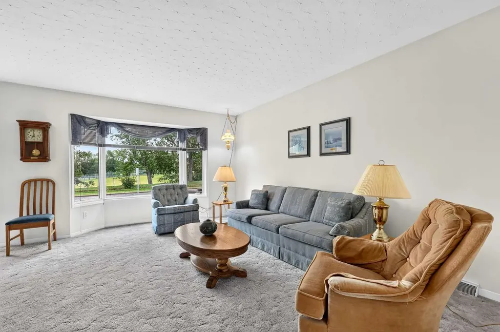 3227 Collingwood Drive NW Calgary AB T2L 0R7