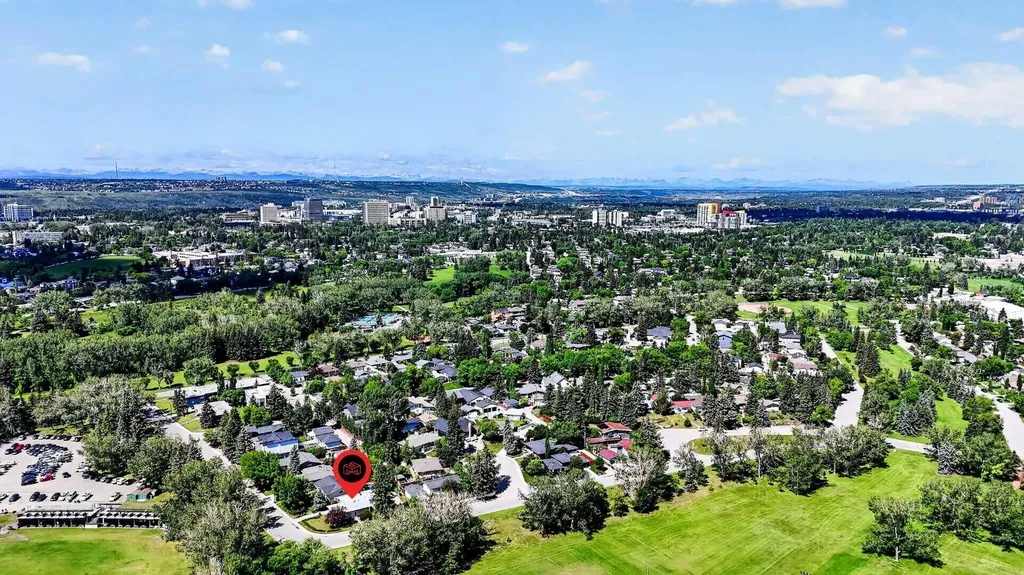 3227 Collingwood Drive NW Calgary AB T2L 0R7