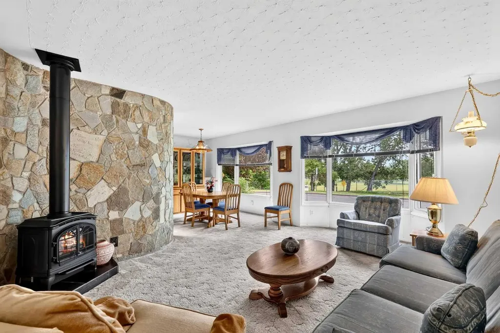 3227 Collingwood Drive NW Calgary AB T2L 0R7