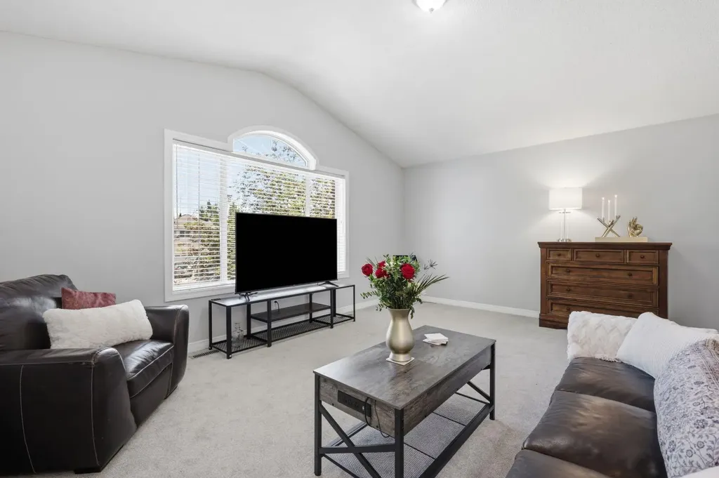 331 Millview Bay SW Calgary AB T2Y 3Y1