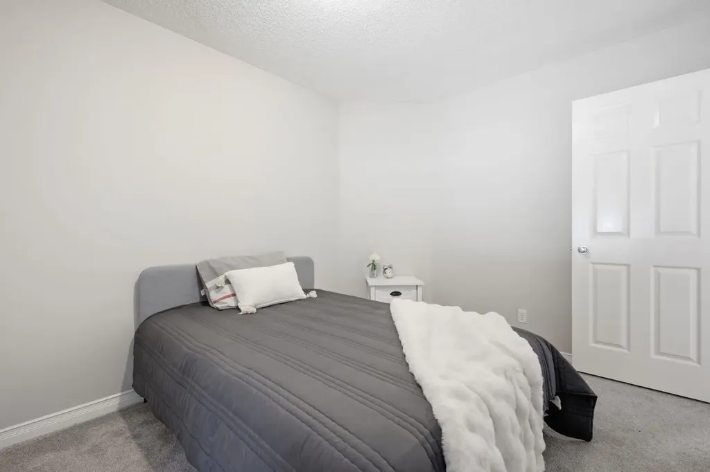 331 Millview Bay SW Calgary AB T2Y 3Y1