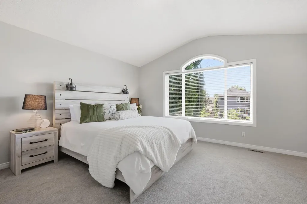 331 Millview Bay SW Calgary AB T2Y 3Y1