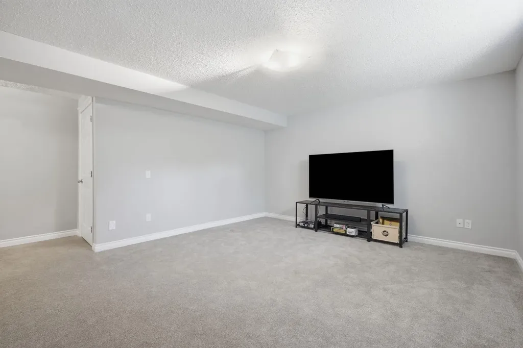 331 Millview Bay SW Calgary AB T2Y 3Y1