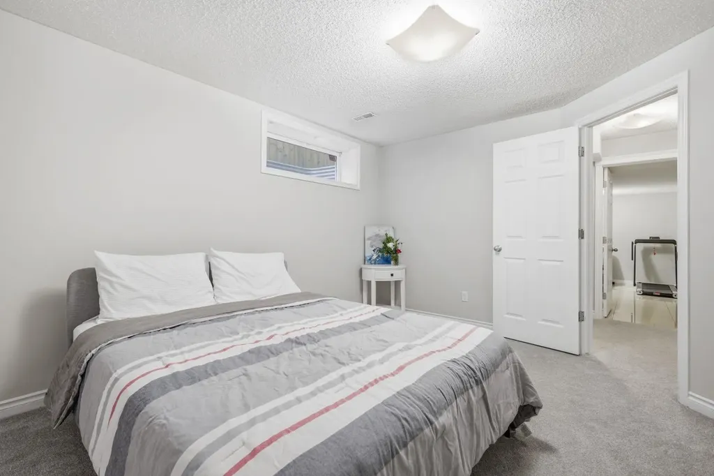 331 Millview Bay SW Calgary AB T2Y 3Y1