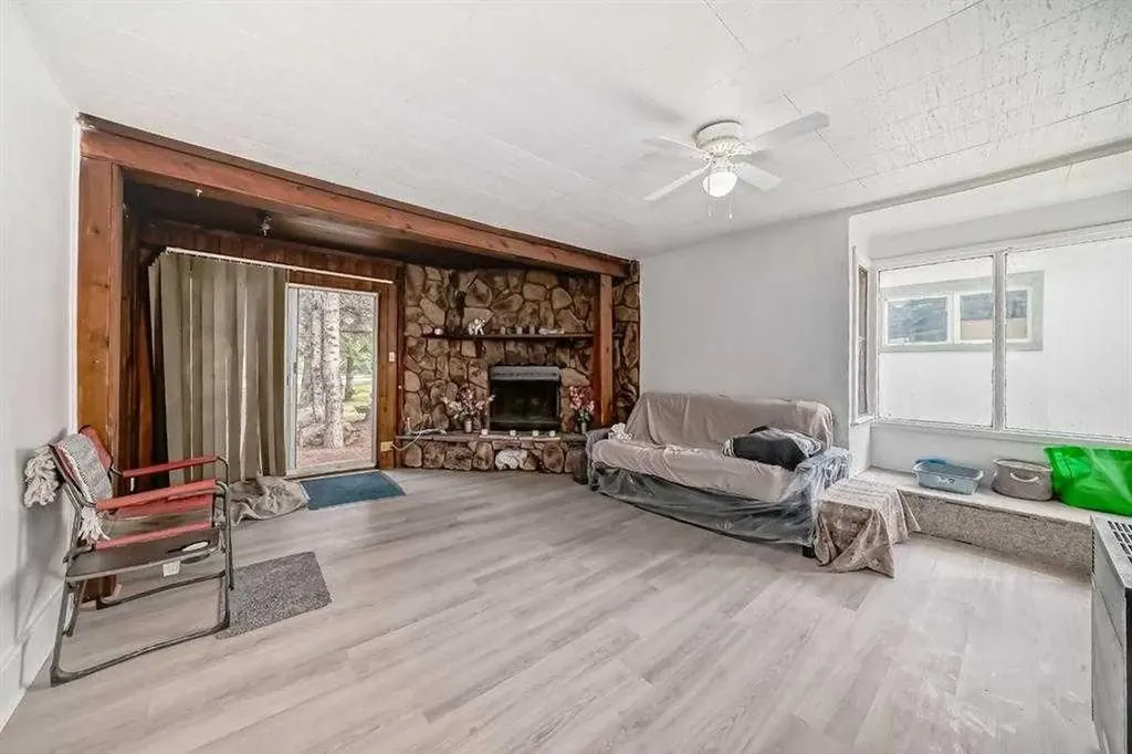 4734 50 Street Sylvan Lake AB T4S1G6
