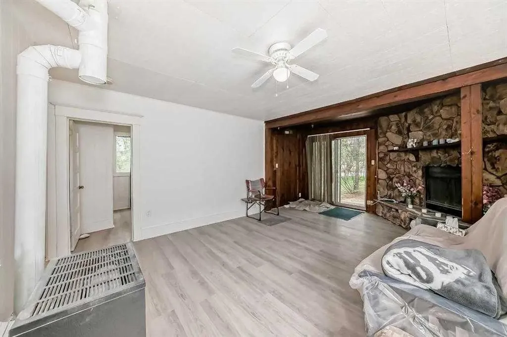 4734 50 Street Sylvan Lake AB T4S1G6