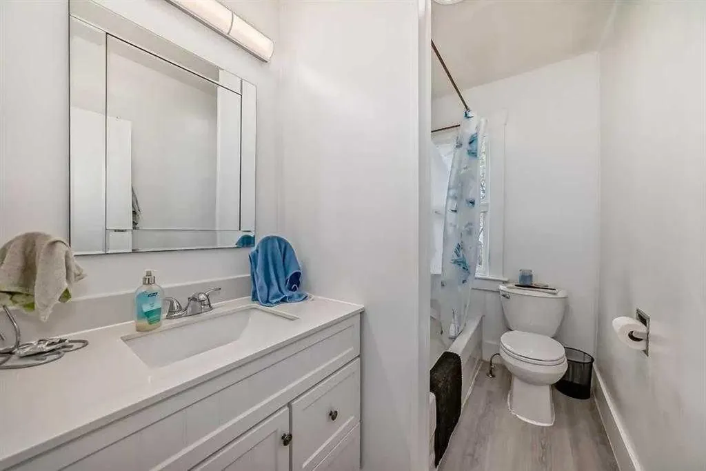 4734 50 Street Sylvan Lake AB T4S1G6