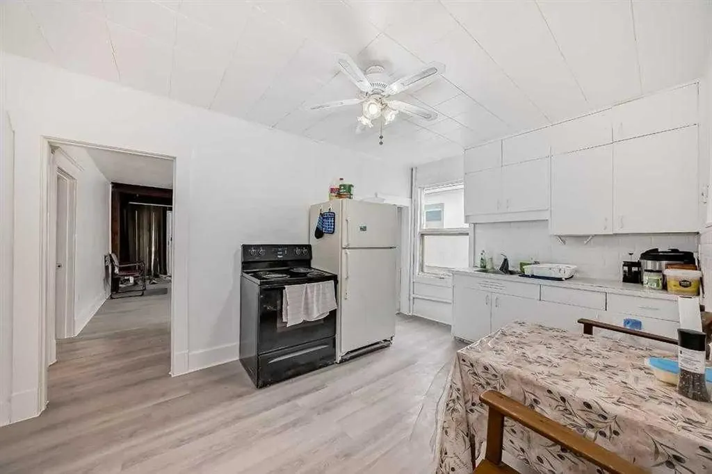 4734 50 Street Sylvan Lake AB T4S1G6