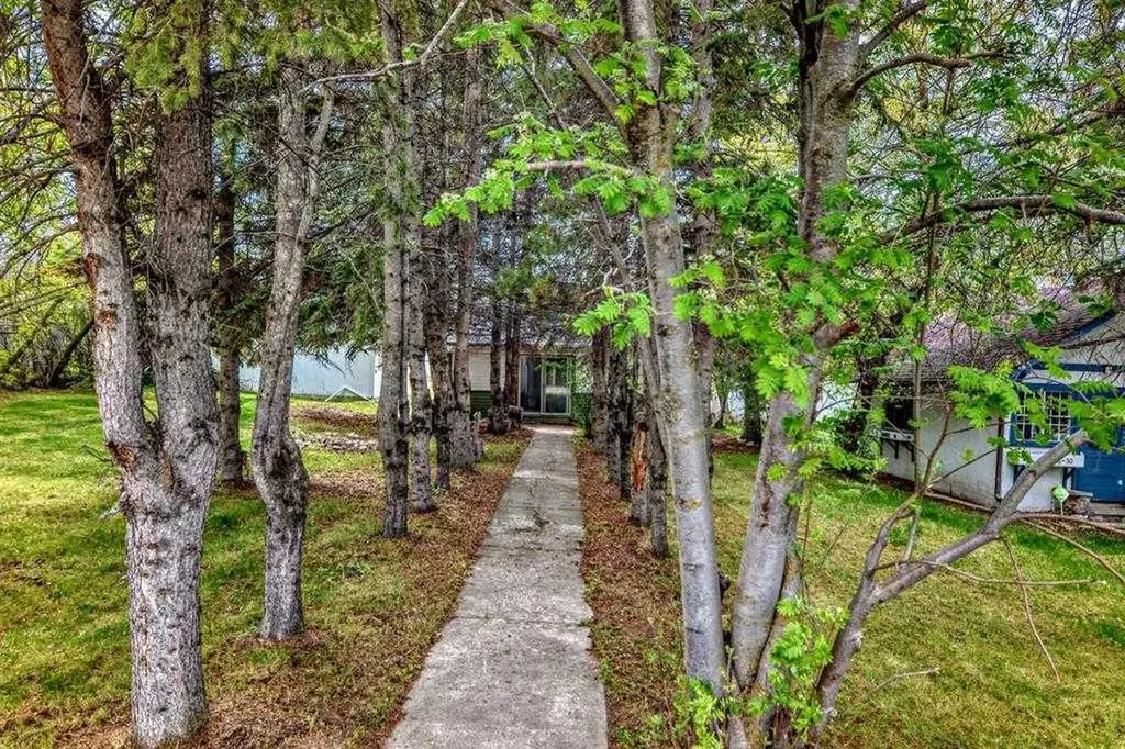 4734 50 Street Sylvan Lake AB T4S1G6