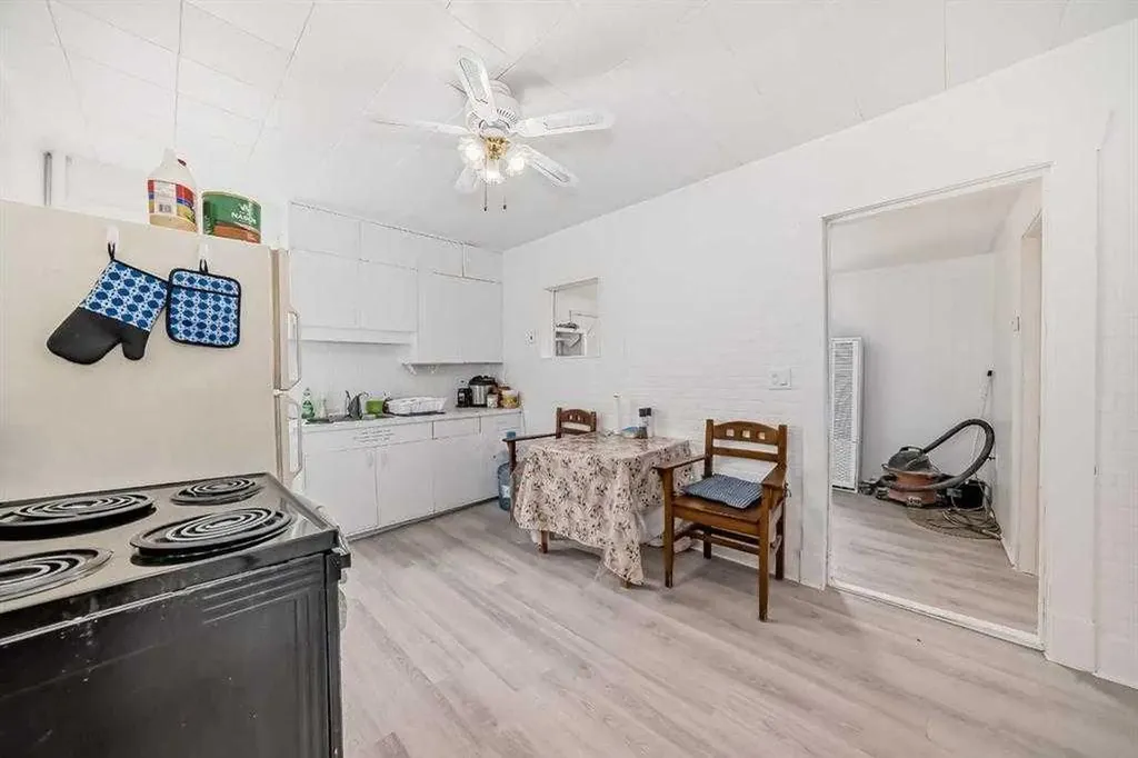 4734 50 Street Sylvan Lake AB T4S1G6