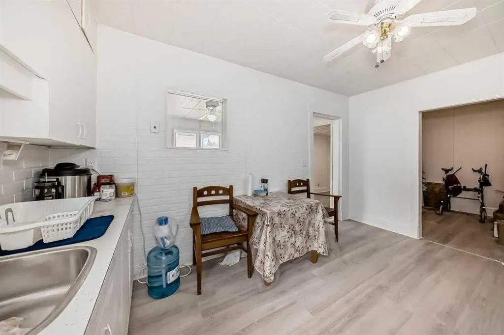 4734 50 Street Sylvan Lake AB T4S1G6