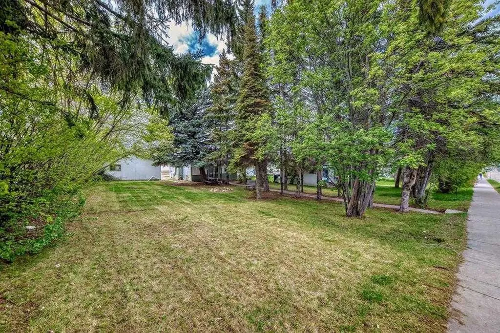 4734 50 Street Sylvan Lake AB T4S1G6
