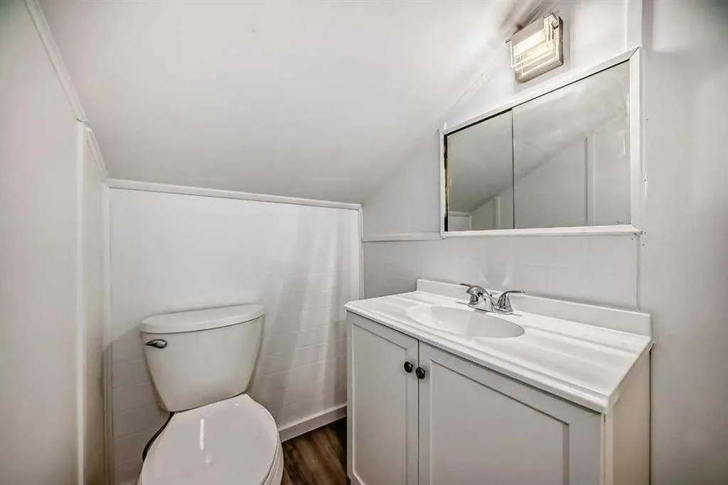 4734 50 Street Sylvan Lake AB T4S1G6