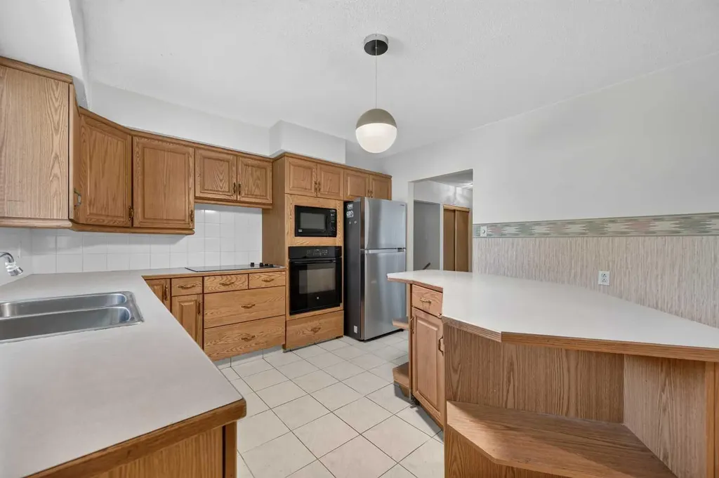 117 Fairview Drive SE Calgary AB T2H 1B4