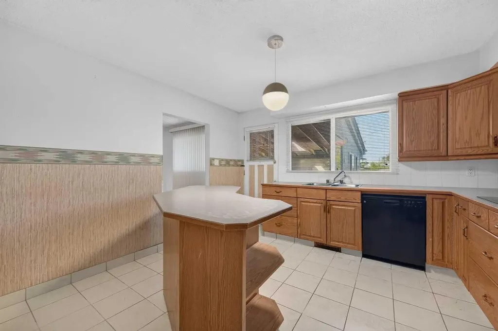 117 Fairview Drive SE Calgary AB T2H 1B4