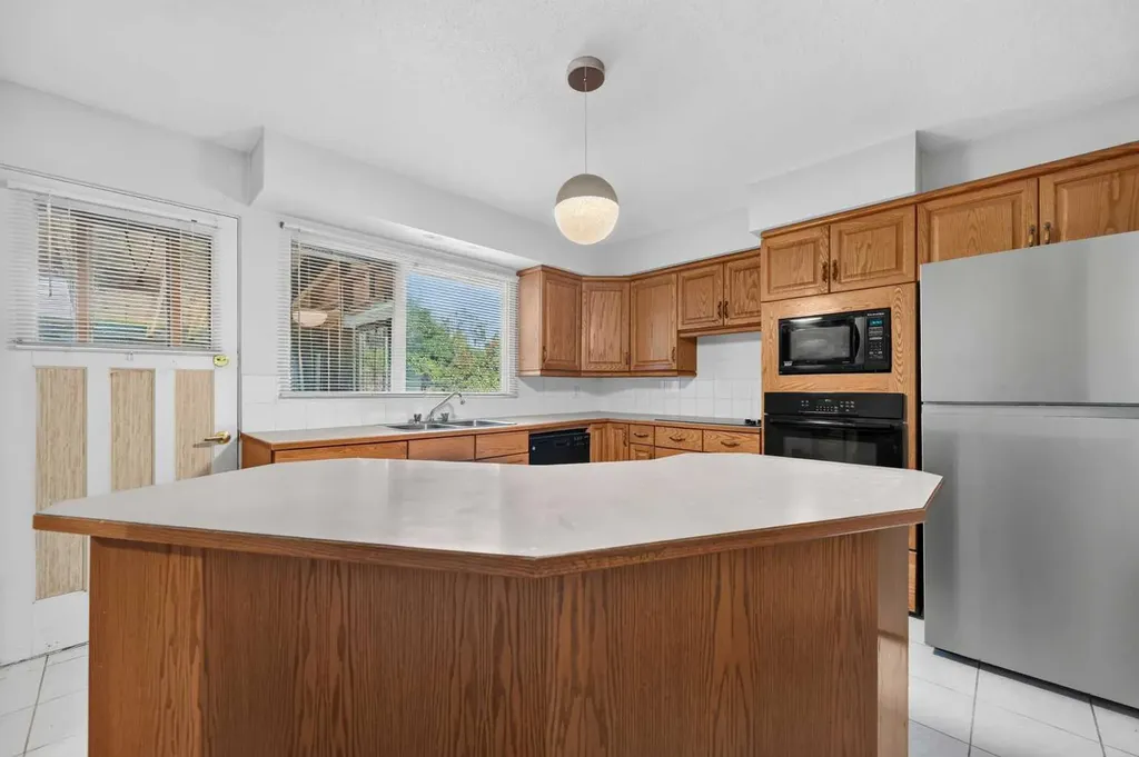 117 Fairview Drive SE Calgary AB T2H 1B4