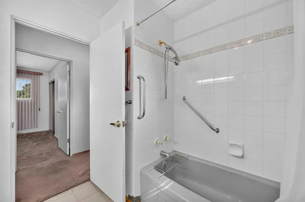 117 Fairview Drive SE Calgary AB T2H 1B4