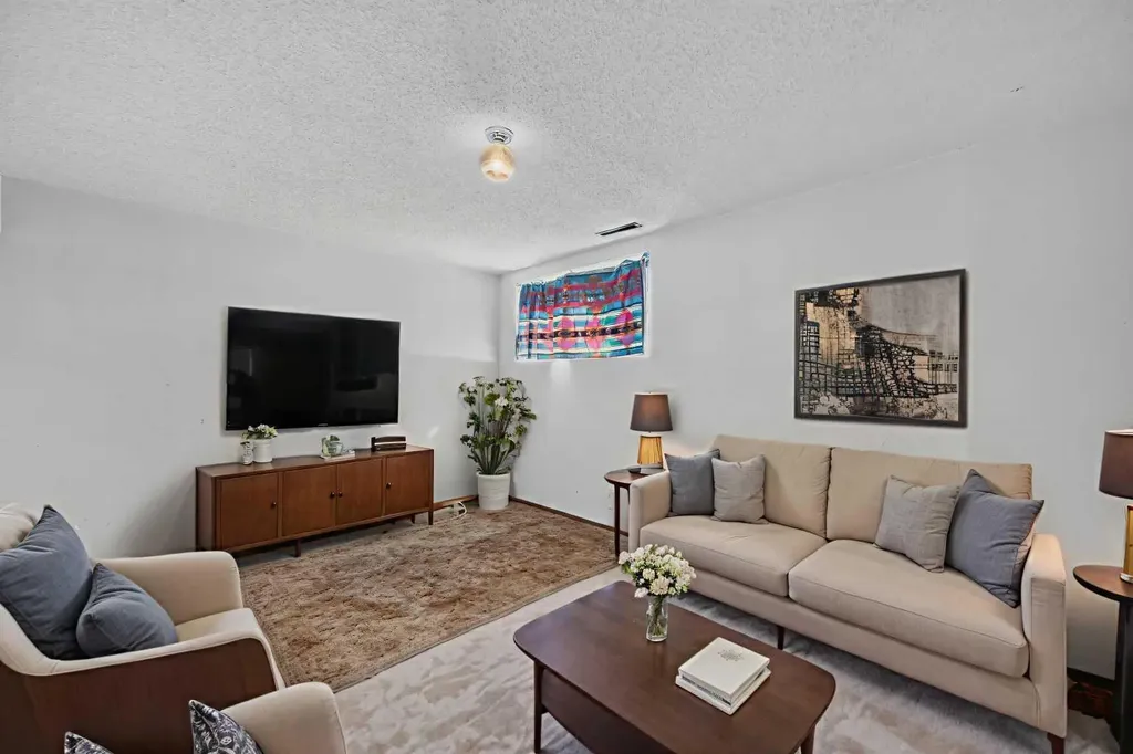 117 Fairview Drive SE Calgary AB T2H 1B4
