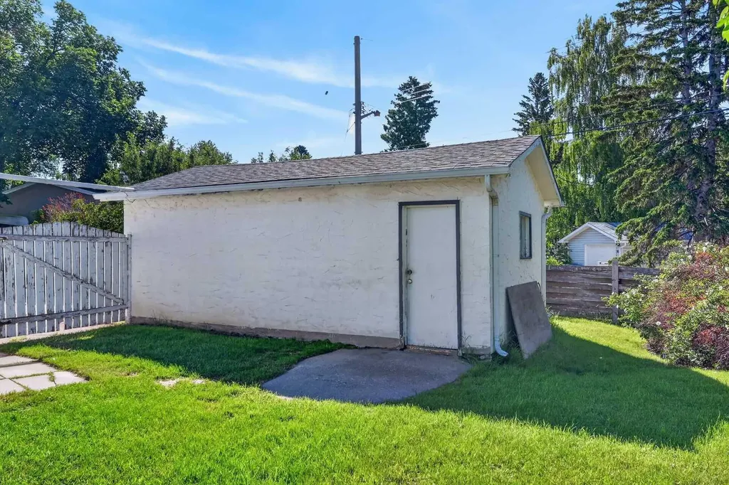 117 Fairview Drive SE Calgary AB T2H 1B4