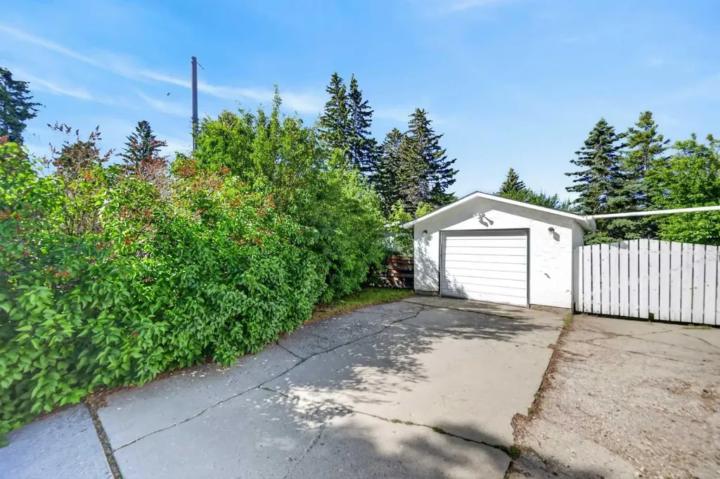 117 Fairview Drive SE Calgary AB T2H 1B4