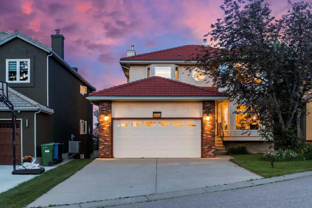 7 Signature Mews SW Calgary AB T3H 2V6
