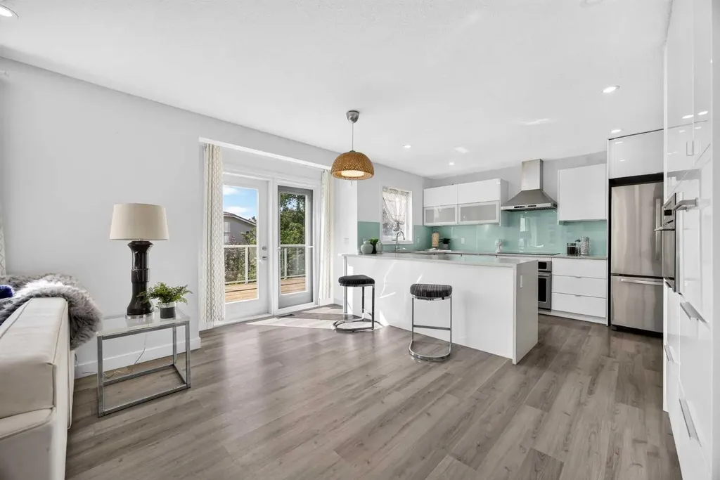 7 Signature Mews SW Calgary AB T3H 2V6