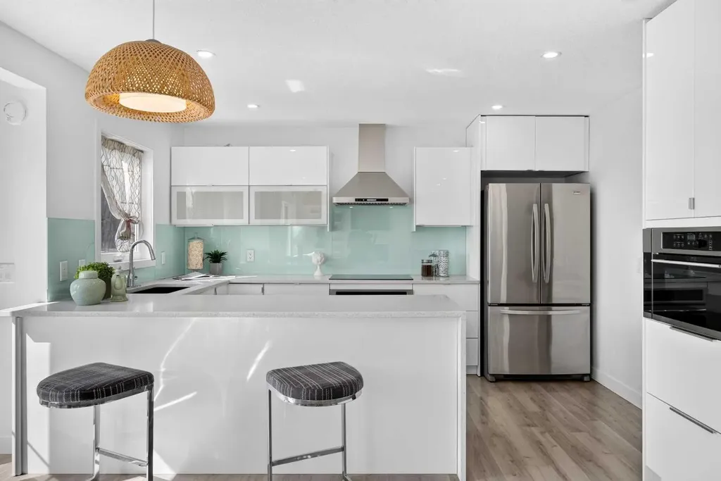 7 Signature Mews SW Calgary AB T3H 2V6