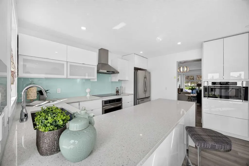 7 Signature Mews SW Calgary AB T3H 2V6