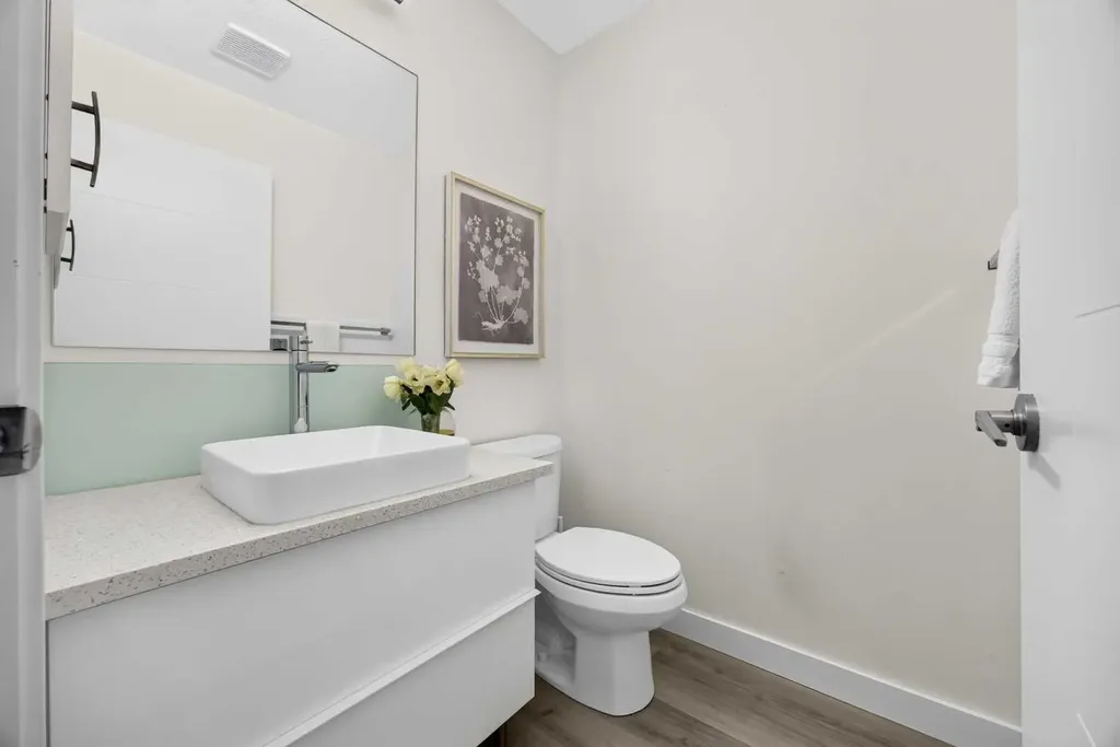 7 Signature Mews SW Calgary AB T3H 2V6