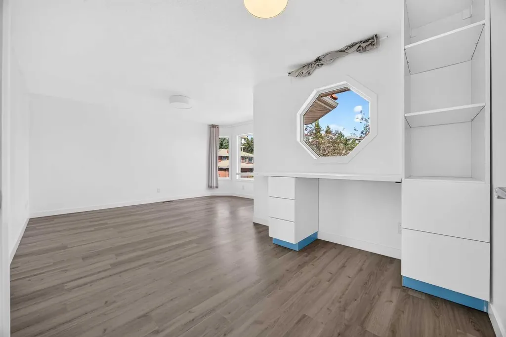 7 Signature Mews SW Calgary AB T3H 2V6