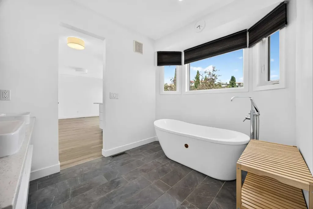 7 Signature Mews SW Calgary AB T3H 2V6