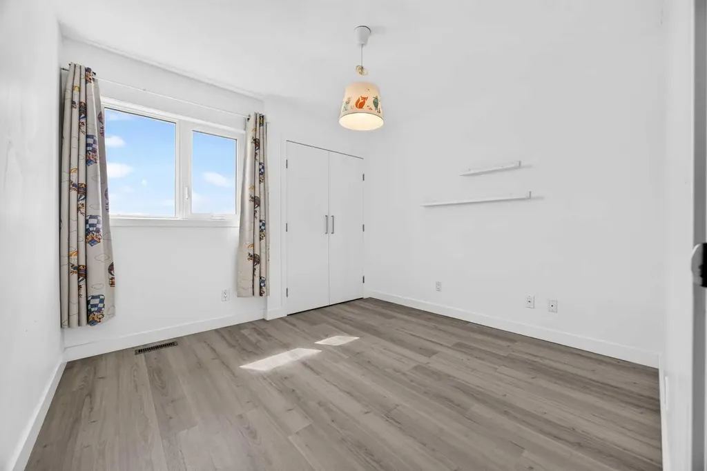7 Signature Mews SW Calgary AB T3H 2V6