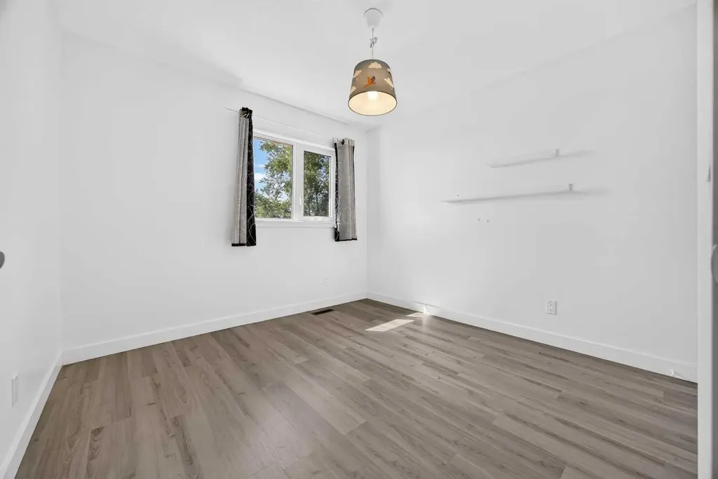 7 Signature Mews SW Calgary AB T3H 2V6
