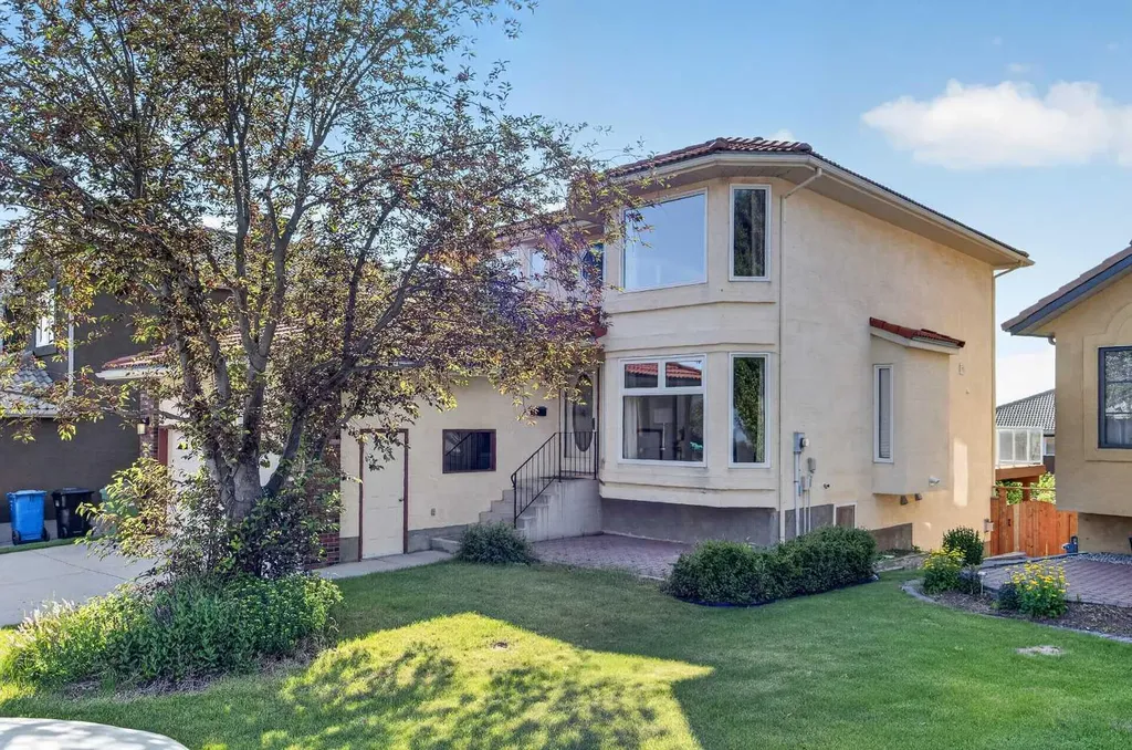 7 Signature Mews SW Calgary AB T3H 2V6