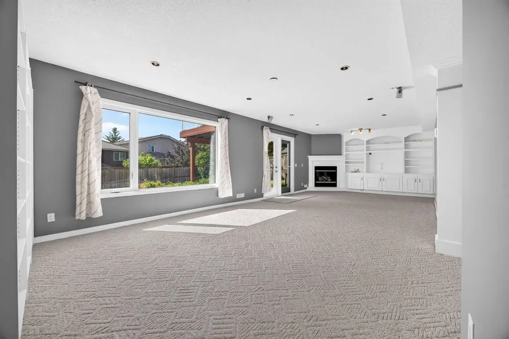 7 Signature Mews SW Calgary AB T3H 2V6