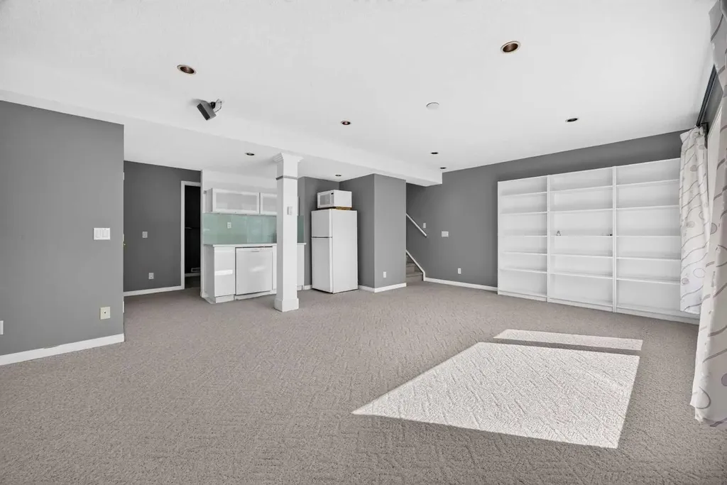 7 Signature Mews SW Calgary AB T3H 2V6