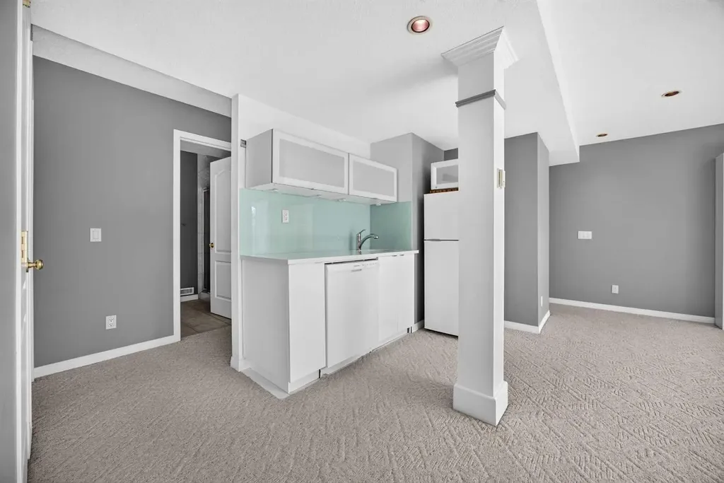 7 Signature Mews SW Calgary AB T3H 2V6
