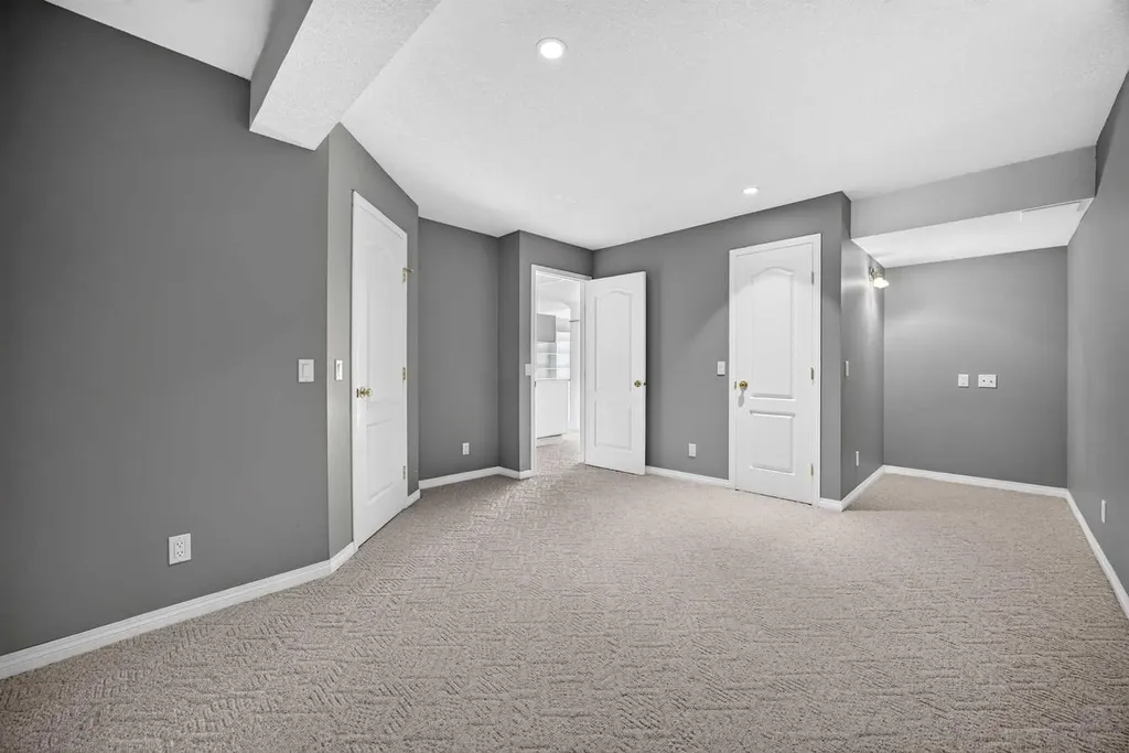 7 Signature Mews SW Calgary AB T3H 2V6