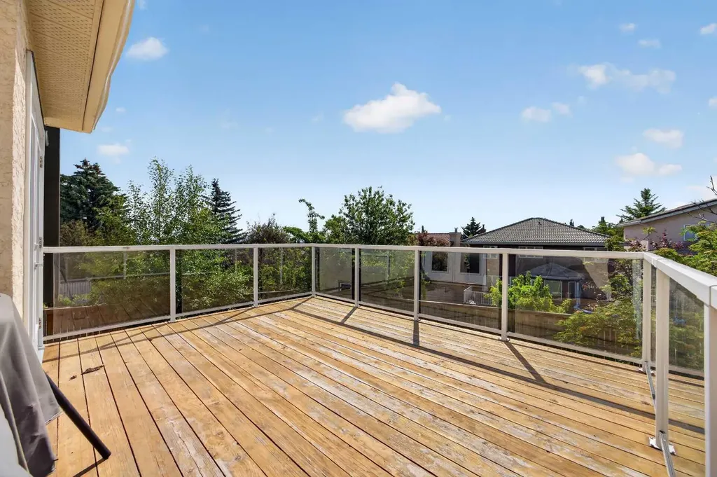 7 Signature Mews SW Calgary AB T3H 2V6
