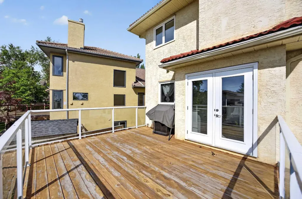 7 Signature Mews SW Calgary AB T3H 2V6