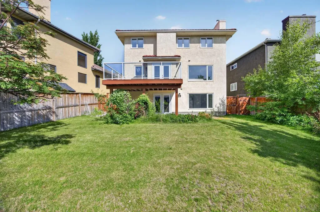 7 Signature Mews SW Calgary AB T3H 2V6