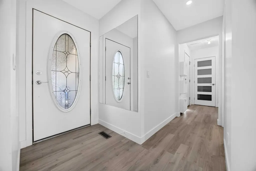 7 Signature Mews SW Calgary AB T3H 2V6