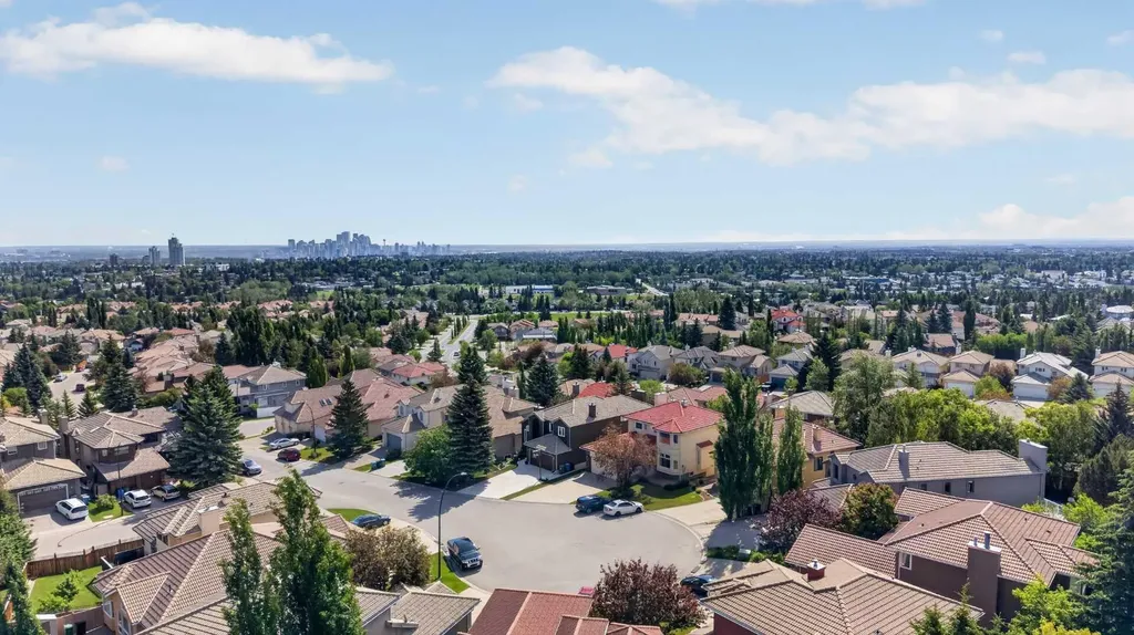 7 Signature Mews SW Calgary AB T3H 2V6