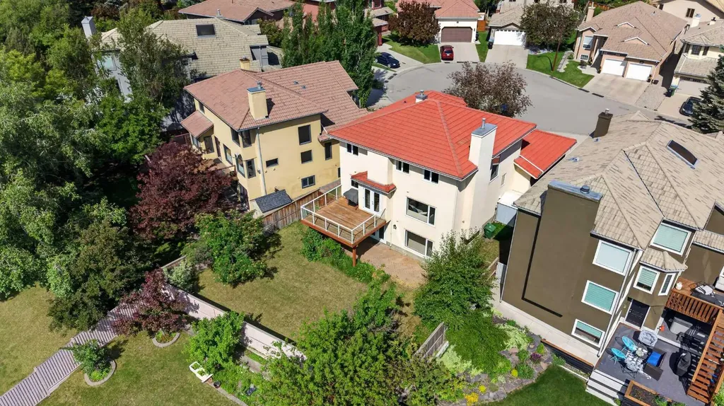7 Signature Mews SW Calgary AB T3H 2V6