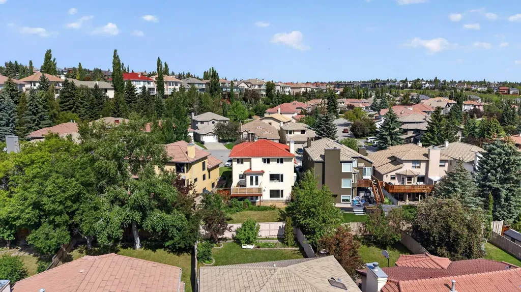 7 Signature Mews SW Calgary AB T3H 2V6