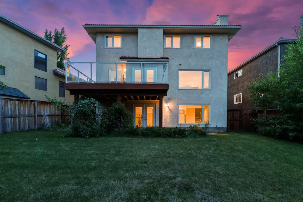 7 Signature Mews SW Calgary AB T3H 2V6
