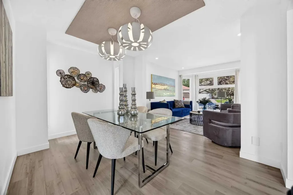 7 Signature Mews SW Calgary AB T3H 2V6