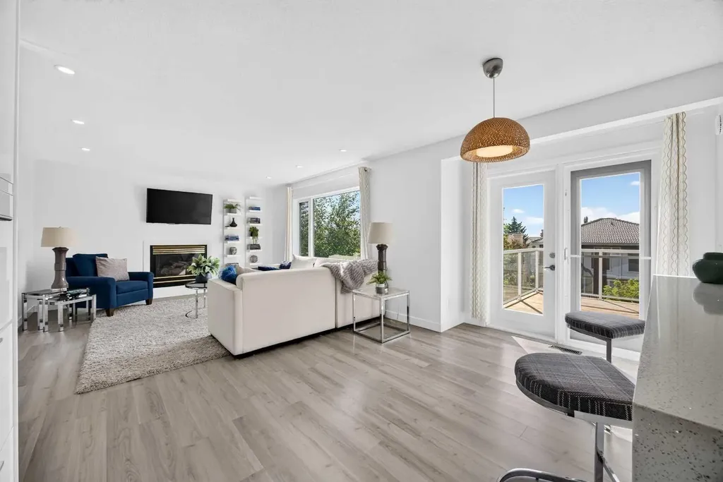 7 Signature Mews SW Calgary AB T3H 2V6