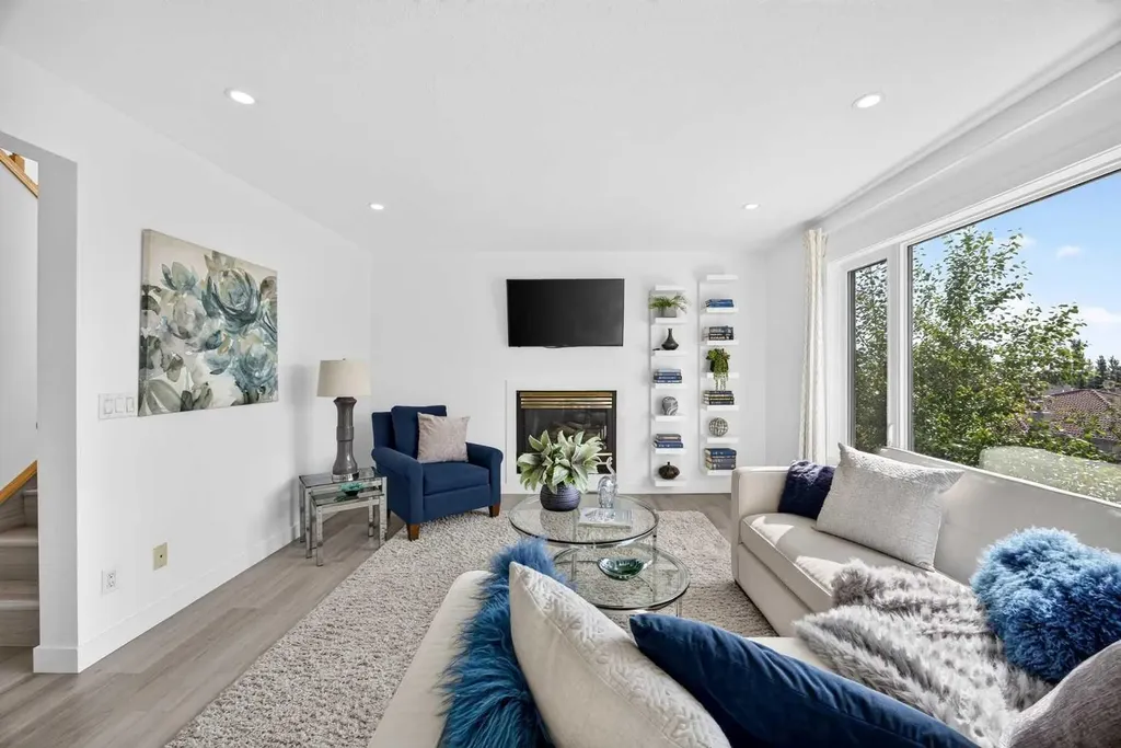 7 Signature Mews SW Calgary AB T3H 2V6